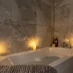 Skyway Luxury With Jacuzzi Bath