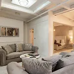 Skyway Luxury With Jacuzzi Bath Apartment *