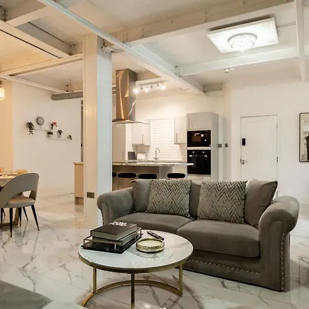 Apartment Skyway Luxury With Jacuzzi Bath