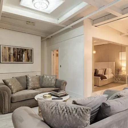 Skyway Luxury With Jacuzzi Bath Daire *