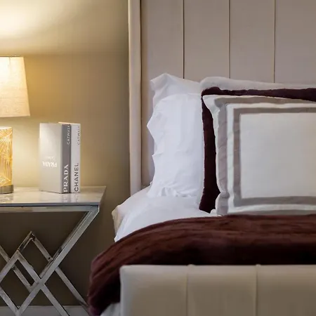 Skyway Luxury With Jacuzzi Bradford (West Yorkshire)