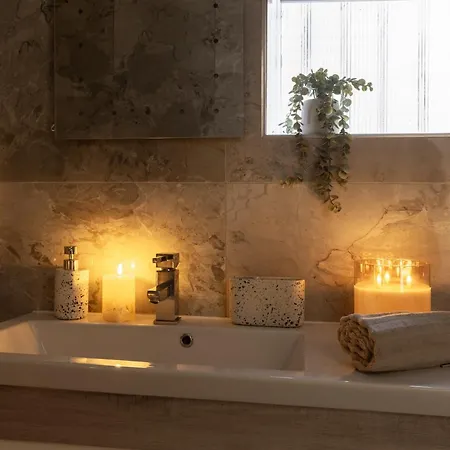 Skyway Luxury With Jacuzzi Bath Апартаменты Брадфорд