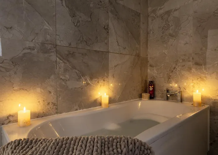 Skyway Luxury With Jacuzzi