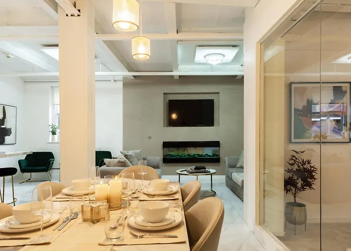 Skyway Luxury With Jacuzzi