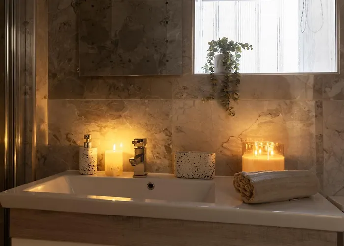 Skyway Luxury With Jacuzzi Apartment Bradford (West Yorkshire)