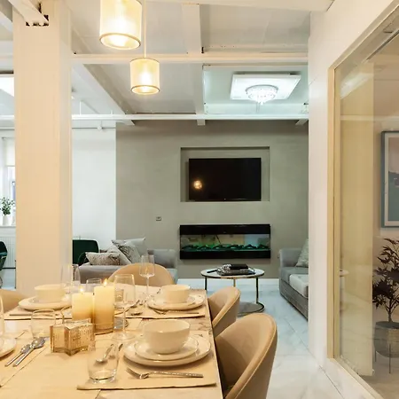 Skyway Luxury With Jacuzzi